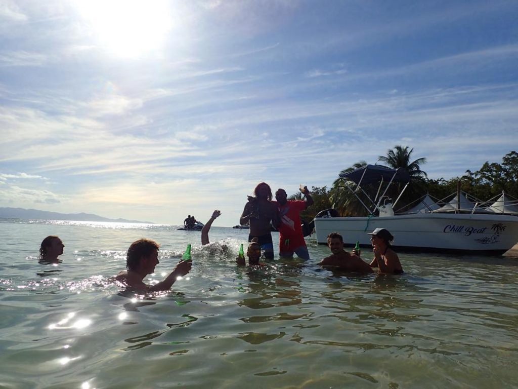 Activité Fredo's Surfcamp offer Excursion en bateau image