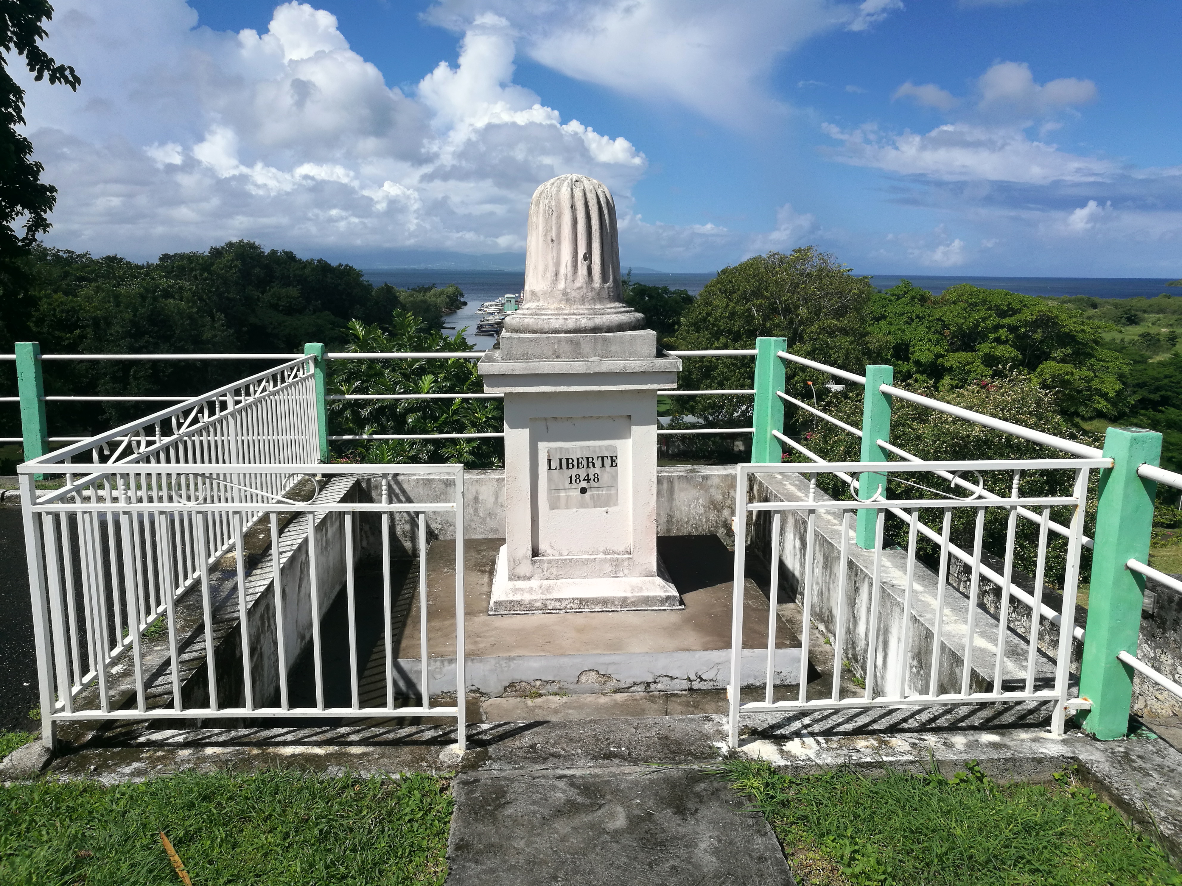 Le Monument à l’abolition de l’esclavage, ROUTE DE L’ESCLAVE Offer Le Monument à l’abolition de l’esclavage, ROUTE DE L’ESCLAVE