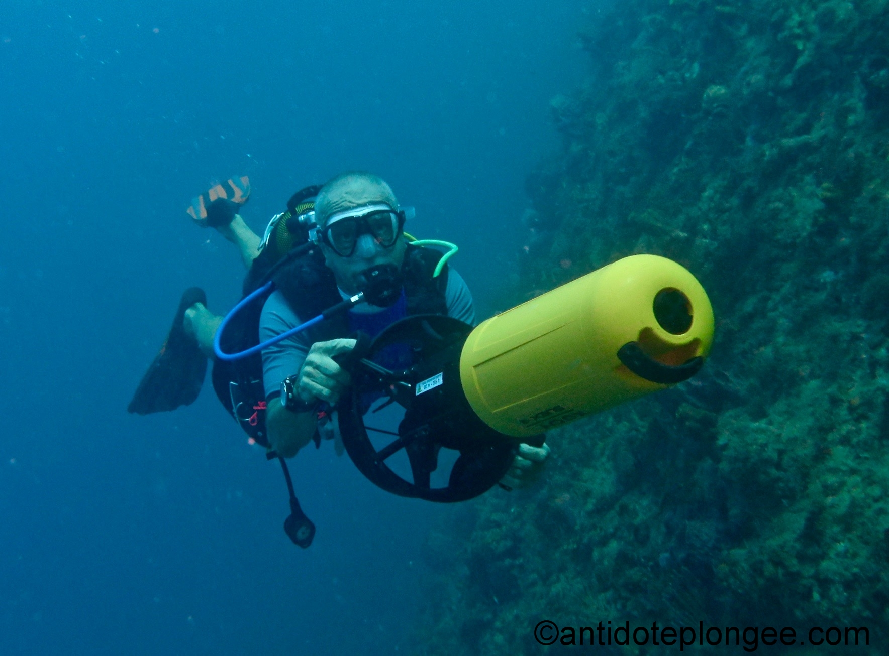 Activité antidote, centre de plongée sous-marine et de randonnée palmée offer Antidote - Scooter sous-marin image